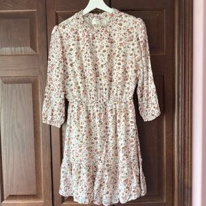 Beautiful floral dress from Everly size S or M